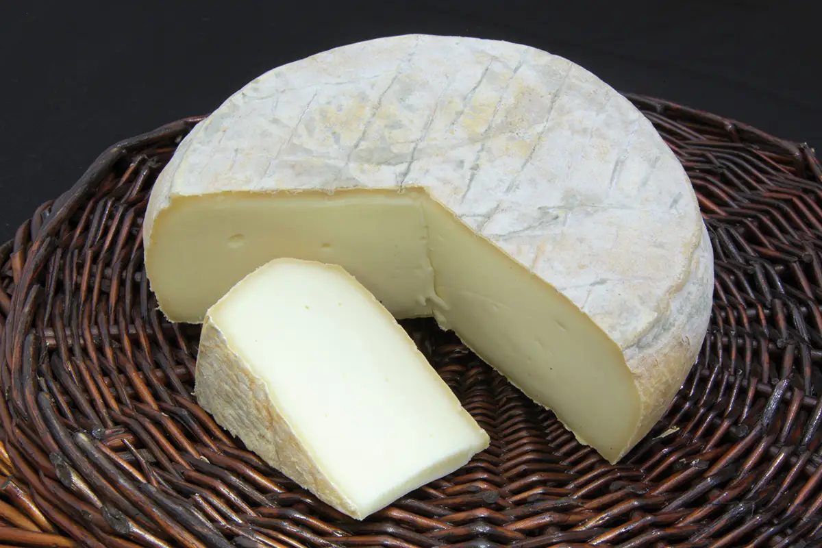 Discover the Formaggella di Menconico