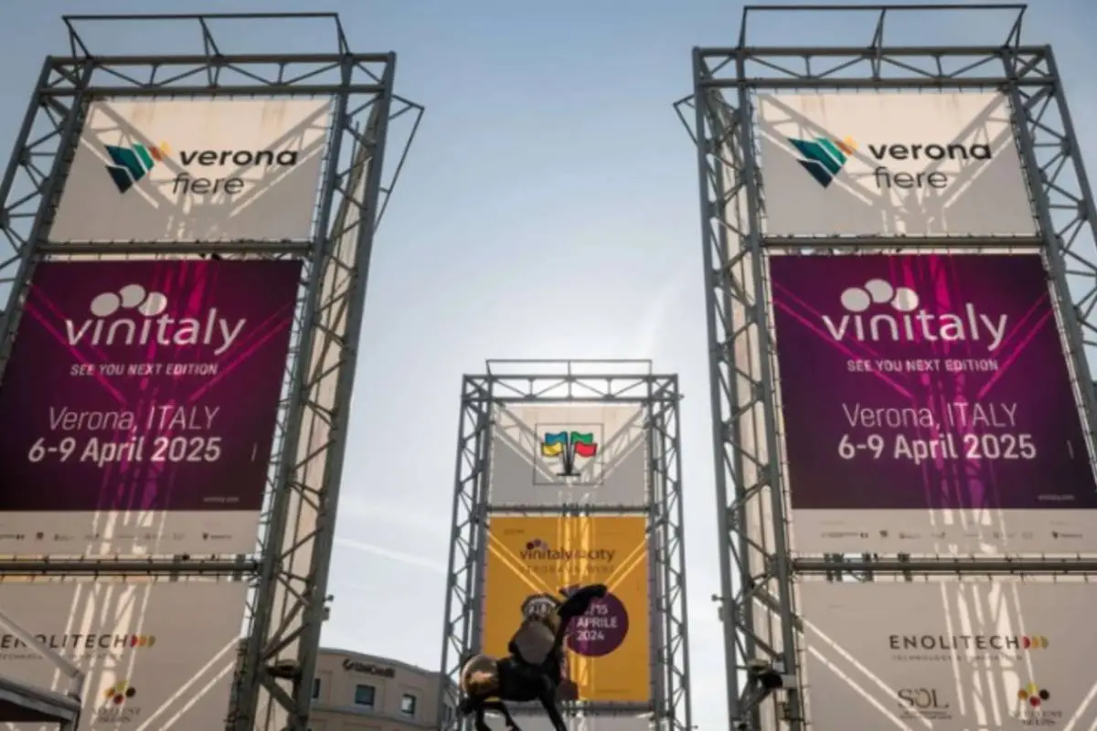 Vinitaly 2025 ingresso cartelloni