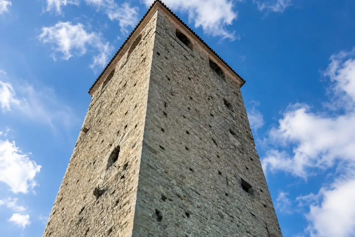 Torre delle Streghe di Varzi nel centro storico dell’Oltrepò Pavese