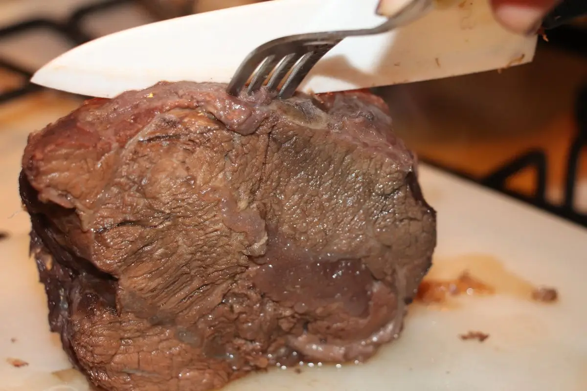Bollito misto della tradizione in Oltrepò Pavese con mostarda e salse